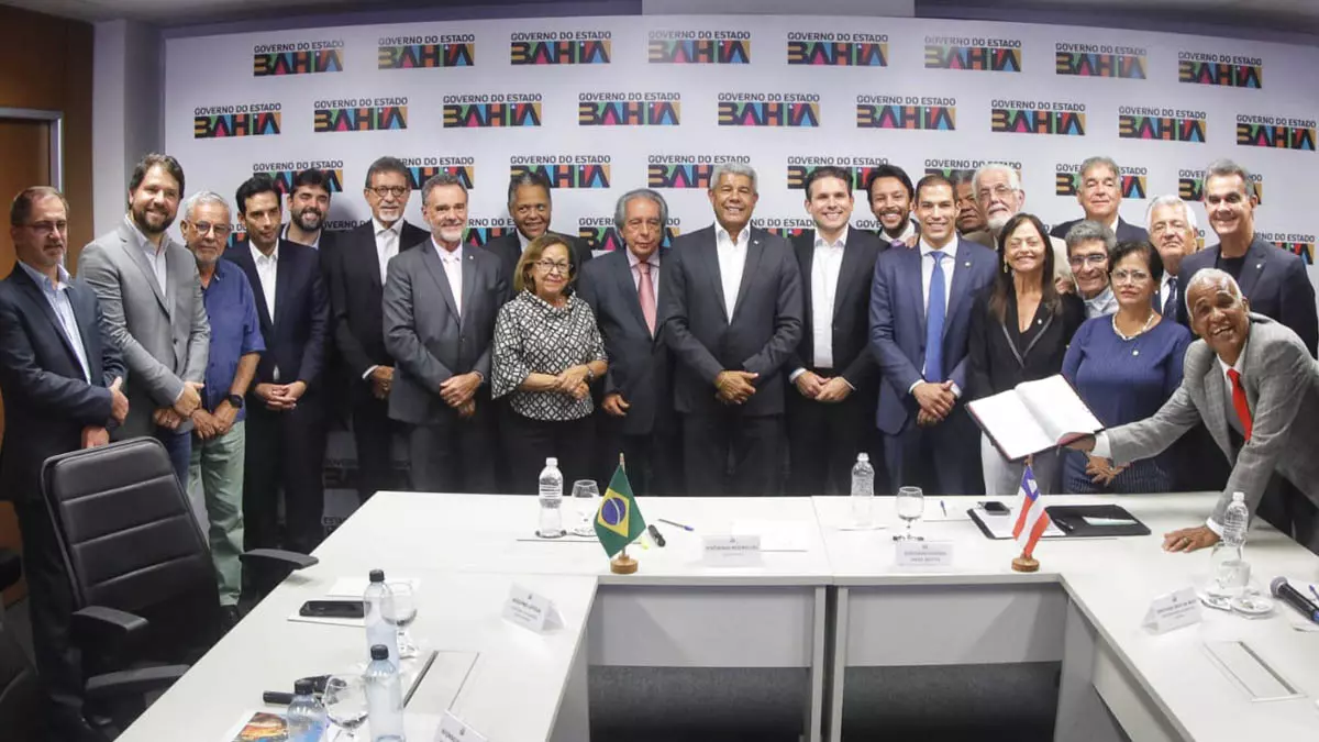 O governador Jerônimo Rodrigues recebeu, nesta segunda-feira (9), em Salvador, o presidente da Câmara dos Deputados, Hugo Motta,