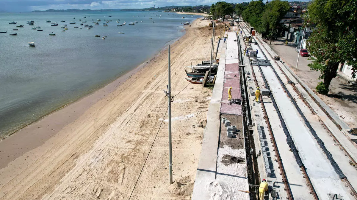 A implantação do Veículo Leve sobre Trilhos (VLT) de Salvador e Região Metropolitana abre caminho para um amplo processo