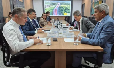 O governador Jerônimo Rodrigues encerrou, na noite desta quinta-feira (12), sua agenda de compromissos em Brasília