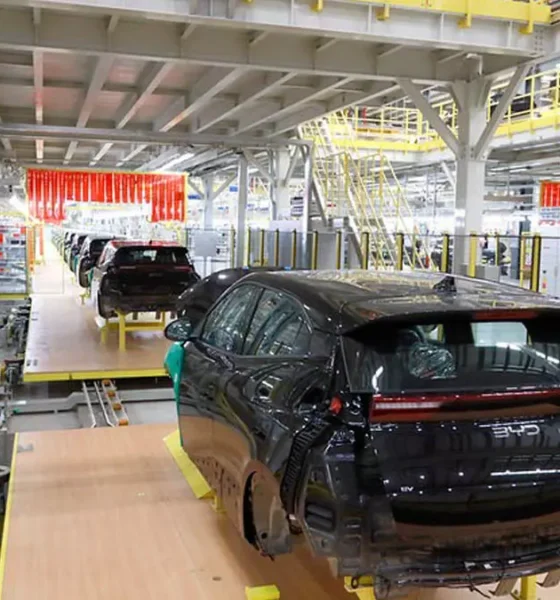 A instalação da montadora chinesa BYD em Camaçari já movimenta quase 10 mil trabalhadores entre operações industriais