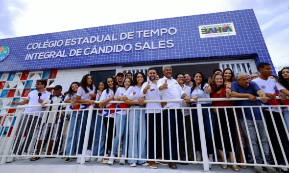 O governador Jerônimo Rodrigues entregou, neste sábado (14), a nova sede do Colégio Estadual de Tempo Integral de Cândido Sales