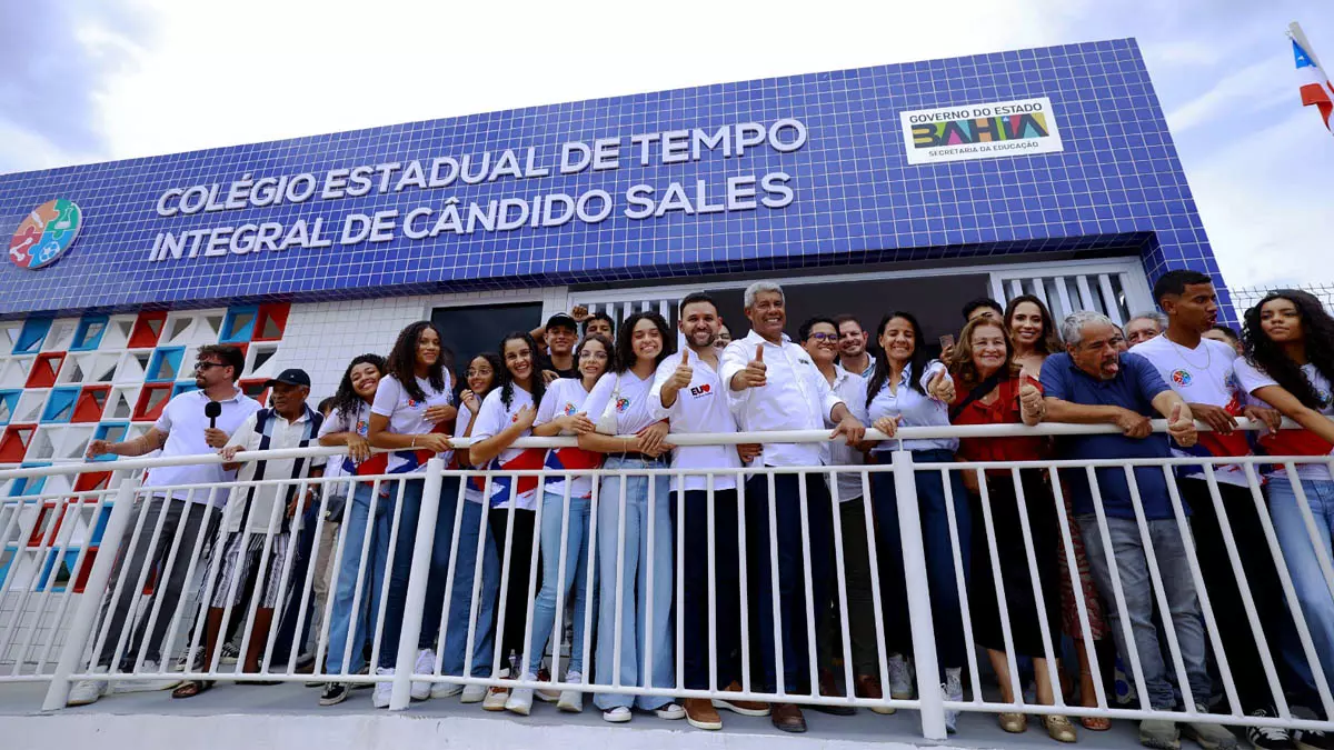 O governador Jerônimo Rodrigues entregou, neste sábado (14), a nova sede do Colégio Estadual de Tempo Integral de Cândido Sales