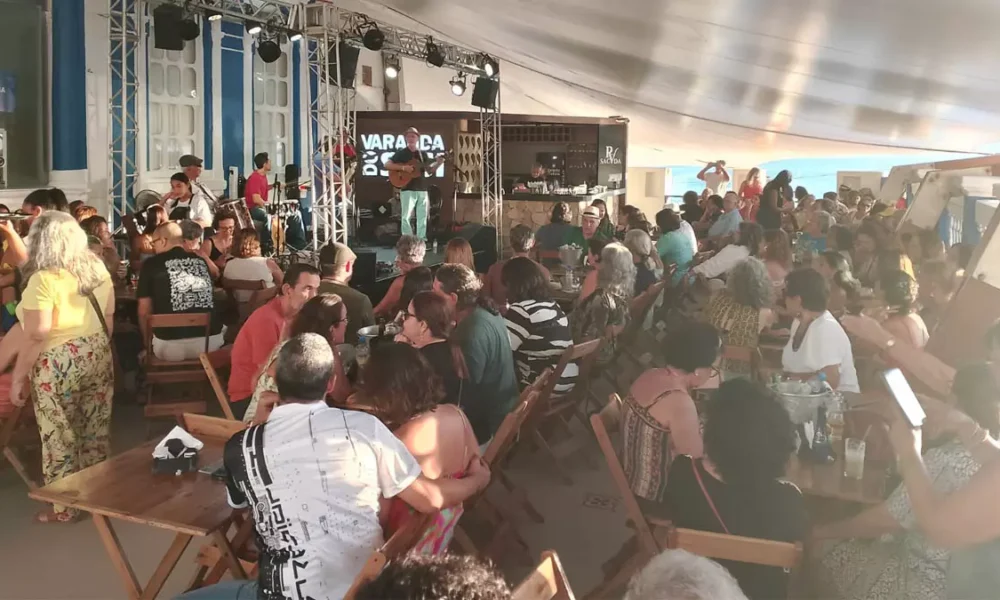 será marcada por uma experiência musical única e emocionante com o projeto “Salvador em Serenata”. A partir das 16h30, ao pôr do so