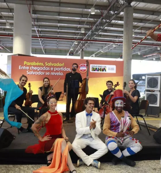 O aniversário de Salvador começou em clima de celebração, música, poesia e arte circense neste domingo (29). A capital baiana