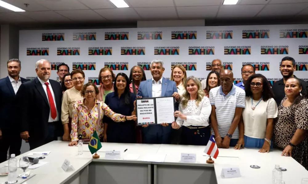 Alba), nesta terça-feira (31), o projeto de lei que atualiza o vencimento da carreira do magistério público estadual,