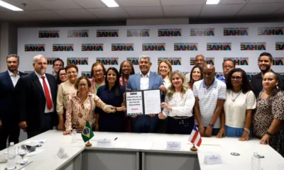 Alba), nesta terça-feira (31), o projeto de lei que atualiza o vencimento da carreira do magistério público estadual,