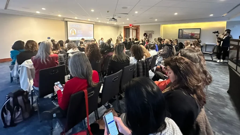 O Programa Elas à Frente, do Governo do Estado da Bahia, foi apresentado nesta quinta-feira (12) durante a 70ª Sessão da Comissão