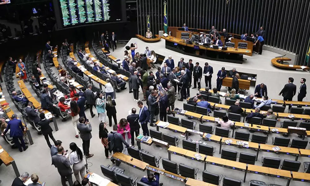 A Câmara dos Deputados aprovou a Proposta de Emenda à Constituição (PEC) 18/2025, conhecida como PEC da Segurança Pública,