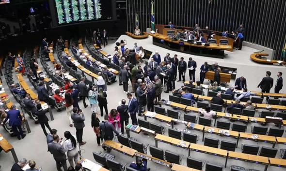 A Câmara dos Deputados aprovou a Proposta de Emenda à Constituição (PEC) 18/2025, conhecida como PEC da Segurança Pública,