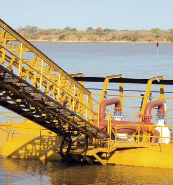 Importante vetor de desenvolvimento econômico e social no sudoeste baiano, o acesso à água tratada é retratado na campanha 