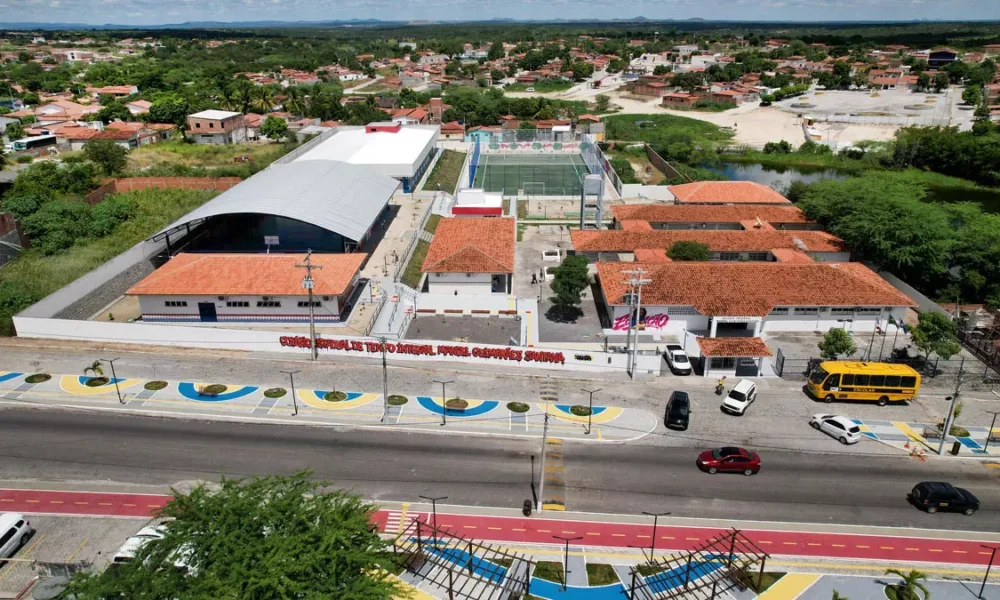 coberta, o Colégio Estadual de Tempo Integral Manoel Guimarães Santana, no município de Nordestina, está de cara nova.