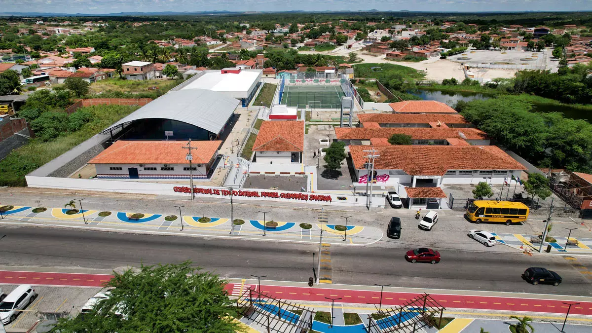 coberta, o Colégio Estadual de Tempo Integral Manoel Guimarães Santana, no município de Nordestina, está de cara nova.