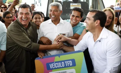 Neste domingo (19), no município de João Dourado, o governador Jerônimo Rodrigues assinou a ordem de serviço que autoriza