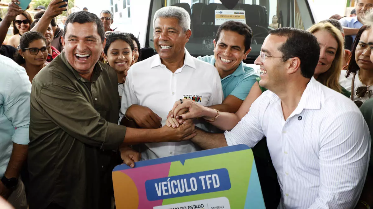 Neste domingo (19), no município de João Dourado, o governador Jerônimo Rodrigues assinou a ordem de serviço que autoriza