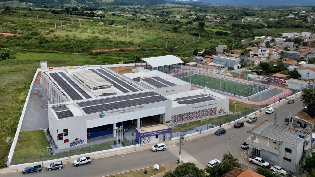 O impacto da nova estrutura do Colégio Estadual de Tempo Integral de Mortugaba, no sudoeste baiano, já é sentido dentro da sala de aula.