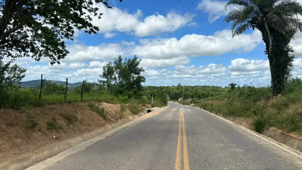 Novos trechos pavimentados da BA-131, no município de Antônio Gonçalves, foram entregues pelo Governo do Estado nesta quarta-feira (29).