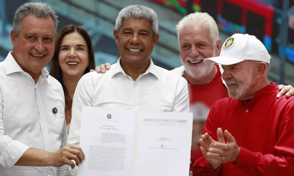 foi recebido na Base Aérea de Salvador pelo governador Jerônimo Rodrigues, pelo ministro da Casa Civil, Rui Costa, e pelos senadores
