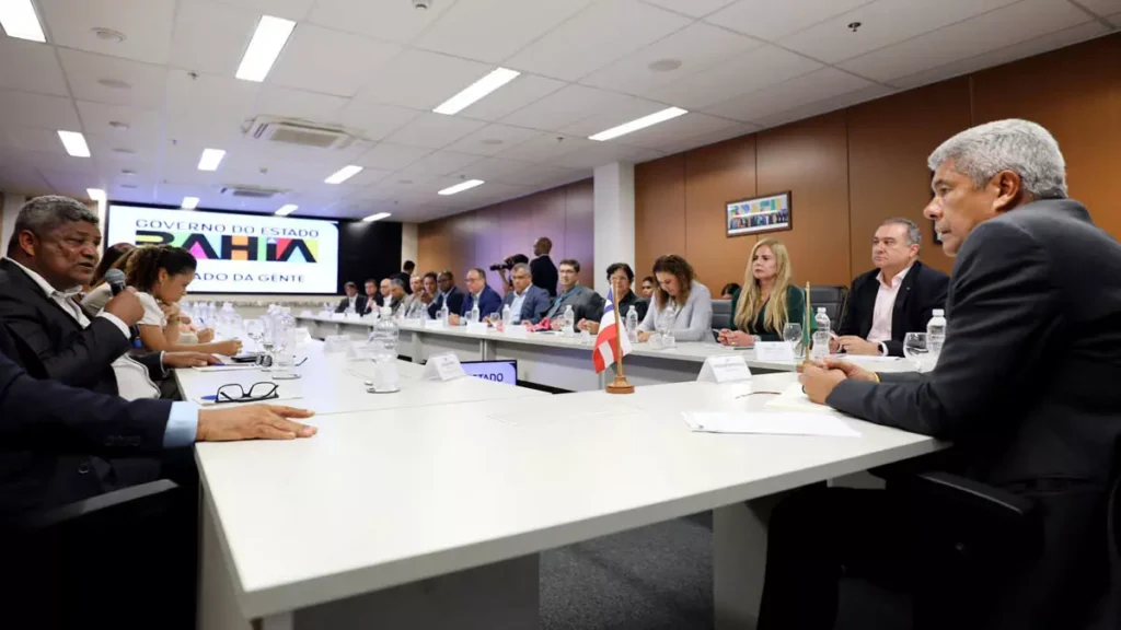 O Governo do Estado formalizou, nesta segunda-feira (6), um convênio para a regulação dos serviços de manejo de resíduos sólidos urbanos