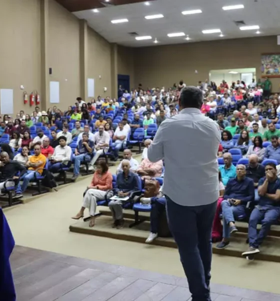 uma reunião com cooperativas e representantes da cadeia produtiva do cacau e do chocolate, no âmbito do projeto Parceiros da Mata. 