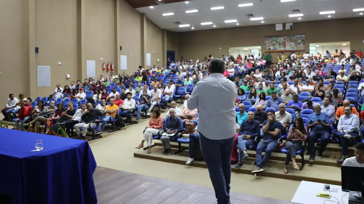 uma reunião com cooperativas e representantes da cadeia produtiva do cacau e do chocolate, no âmbito do projeto Parceiros da Mata. 
