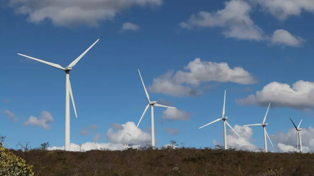 A Bahia segue consolidando sua posição de destaque no cenário nacional de energias renováveis, impulsionada pelo desempenho