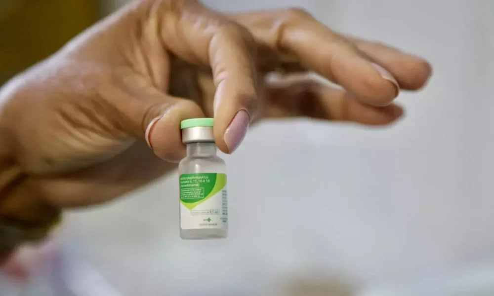 Crianças e adolescentes de 9 a 14 anos já podem se vacinar gratuitamente contra o Papilomavírus Humano (HPV) em todas as unidades