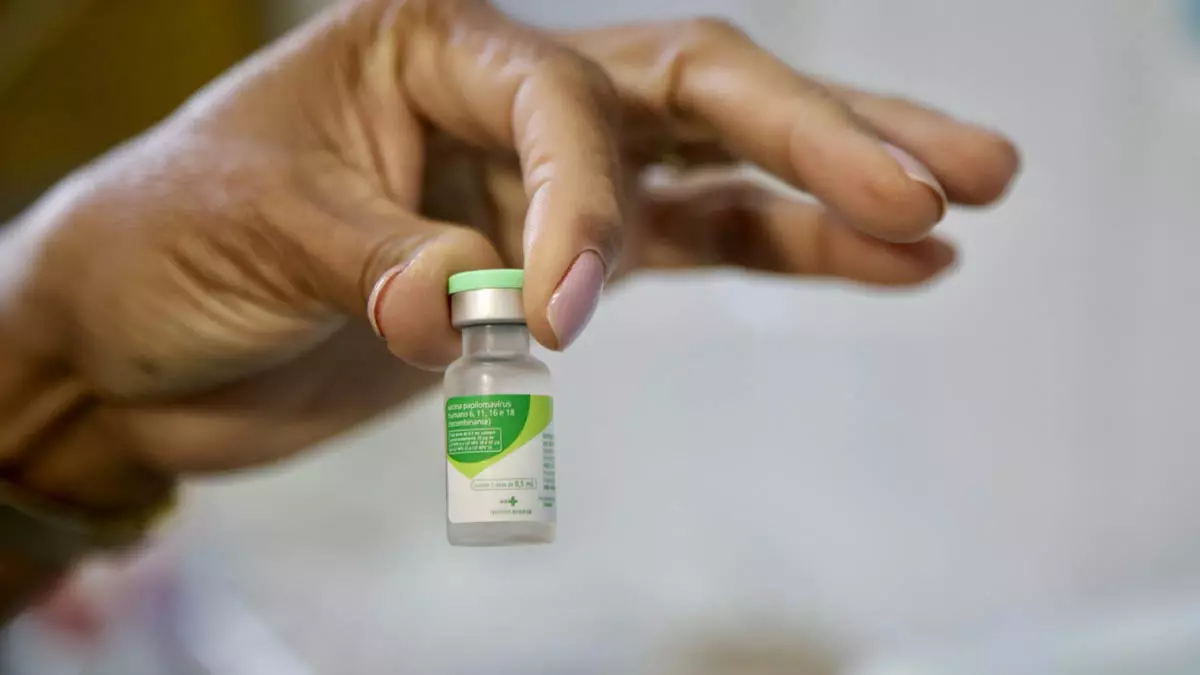 Crianças e adolescentes de 9 a 14 anos já podem se vacinar gratuitamente contra o Papilomavírus Humano (HPV) em todas as unidades