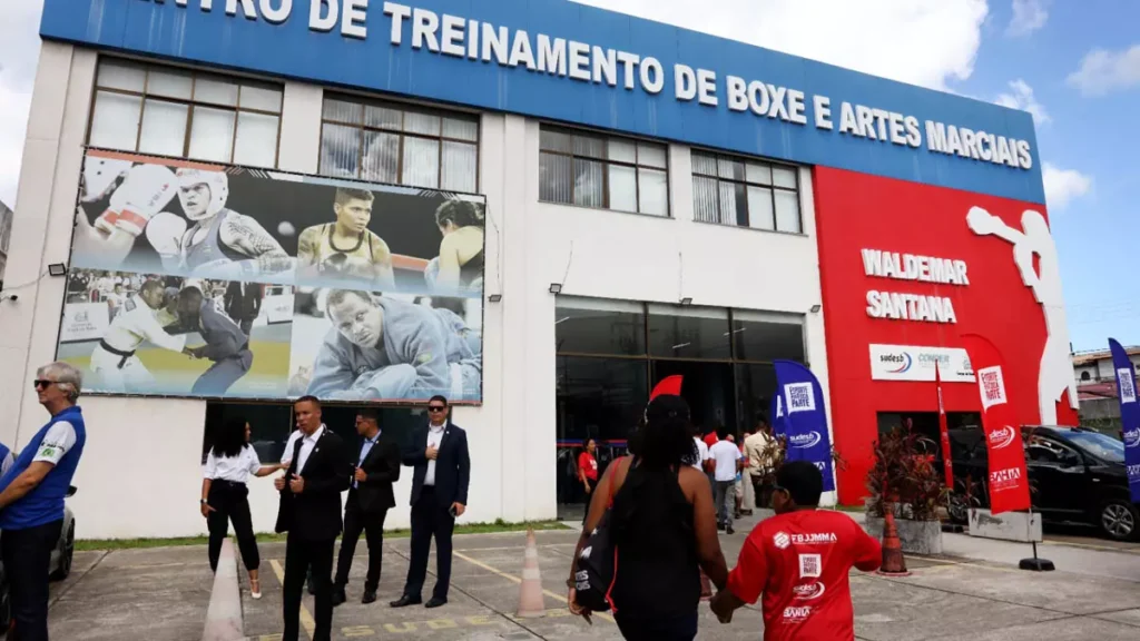 Com investimento superior a R$ 122 milhões, o Governo da Bahia lançou, nesta quinta-feira (9), no Centro de Boxe e Artes Marciais da Bahia,