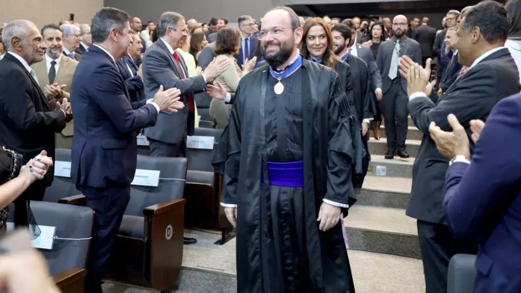 O desembargador Maurício Kertzman Szporer tomou posse, nesta quinta-feira (9), como presidente do Tribunal Regional Eleitoral da Bahia