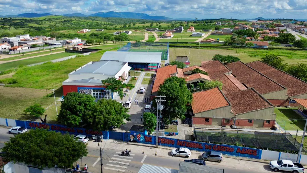 O Governo da Bahia iniciou, nesta sexta-feira (10), uma série de entregas de obras em diferentes regiões do estado.