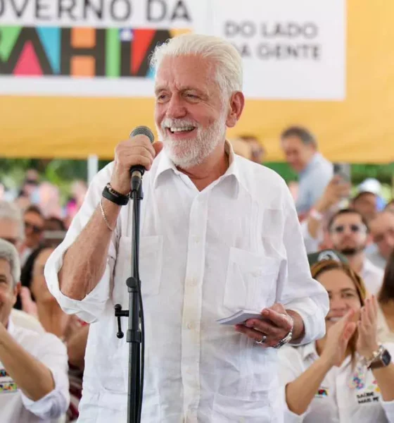 inauguração da reforma e ampliação do Hospital Municipal de Santa Maria da Vitória, nesta sexta-feira (10), o senador Jaques Wagner (PT)