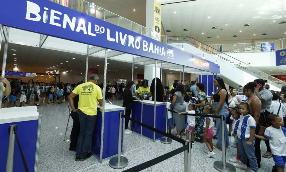 Um dos momentos mais aguardados pelos amantes da literatura está de volta. A Bienal do Livro Bahia 2026 teve início nesta quarta-feira (15)