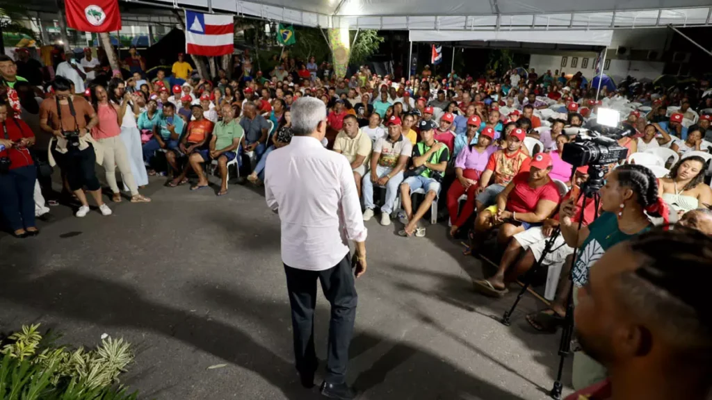 Representantes do Movimento dos Trabalhadores Rurais Sem Terra (MST), que realizaram uma caminhada de Feira de Santana até Salvador,