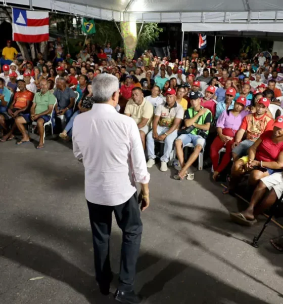 Representantes do Movimento dos Trabalhadores Rurais Sem Terra (MST), que realizaram uma caminhada de Feira de Santana até Salvador,