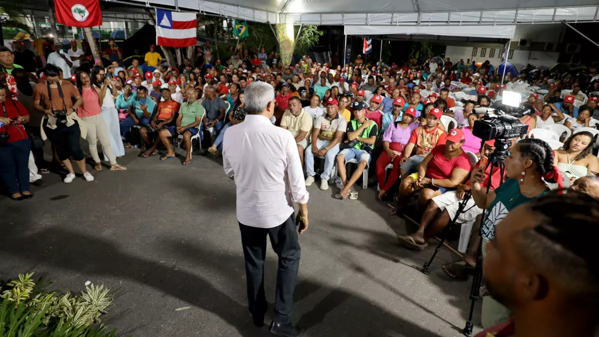 Representantes do Movimento dos Trabalhadores Rurais Sem Terra (MST), que realizaram uma caminhada de Feira de Santana até Salvador,