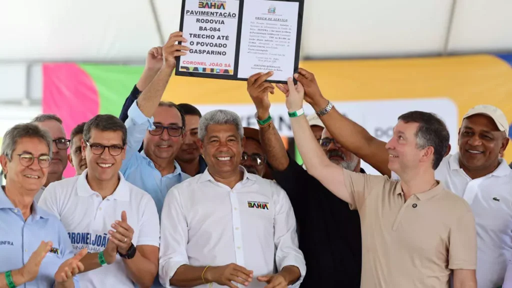 Durante agenda institucional no município de Coronel João Sá, nesta segunda-feira (20), o governador Jerônimo Rodrigues realizou