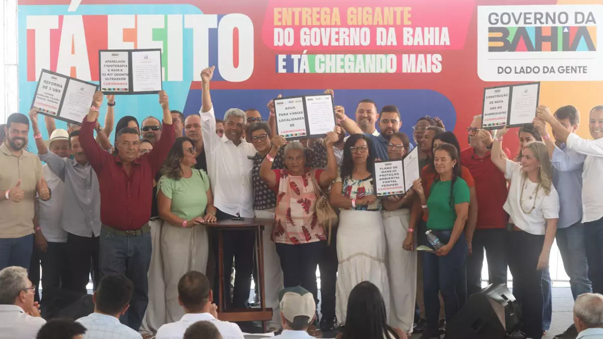 com a assinatura da ordem de serviço para a implantação do Sistema Integrado de Abastecimento de Água (SIAA) no município de Carinhanha