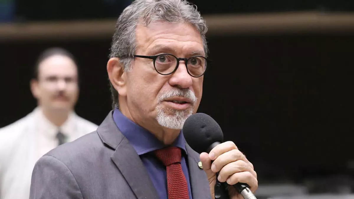 O deputado federal Afonso Florence (PT-BA) afirmou nesta terça-feira (21) que a chegada, em maio, do primeiro navio com mais