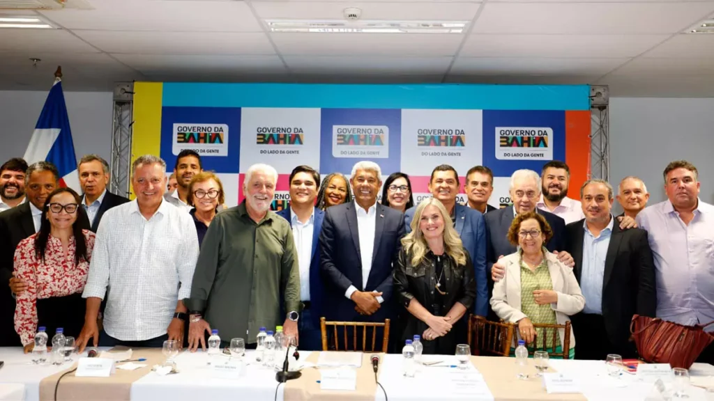 alinhamento político e administrativo do governo estadual. Em encontro que reuniu o governador Jerônimo Rodrigues (PT),