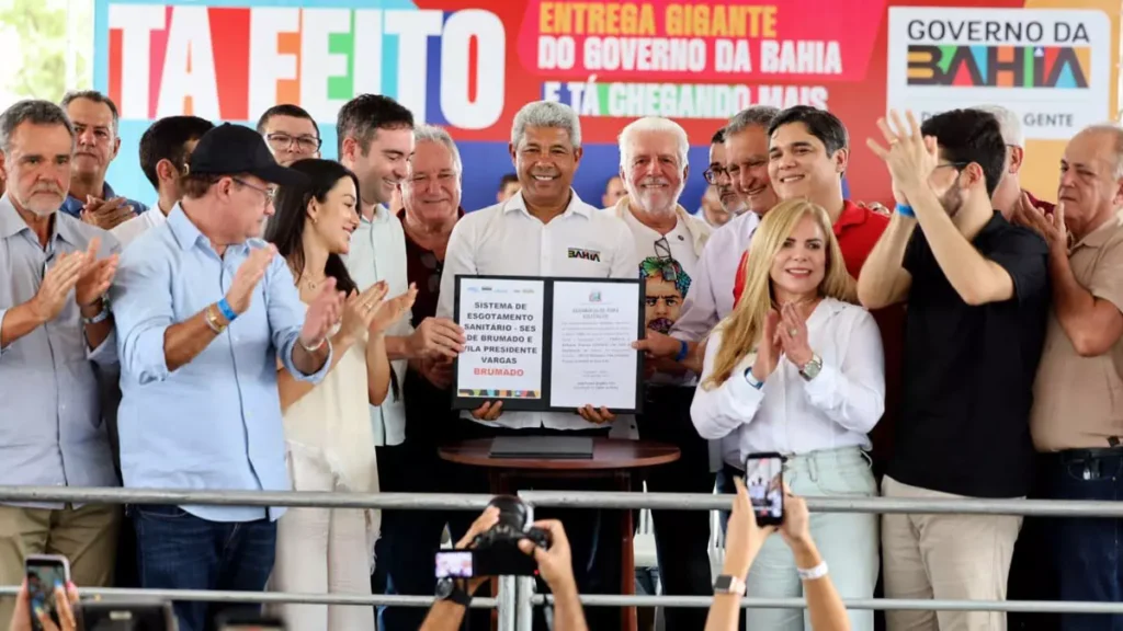 saneamento, o governador Jerônimo Rodrigues transformou o evento em uma demonstração de prestígio político e liderança regional,