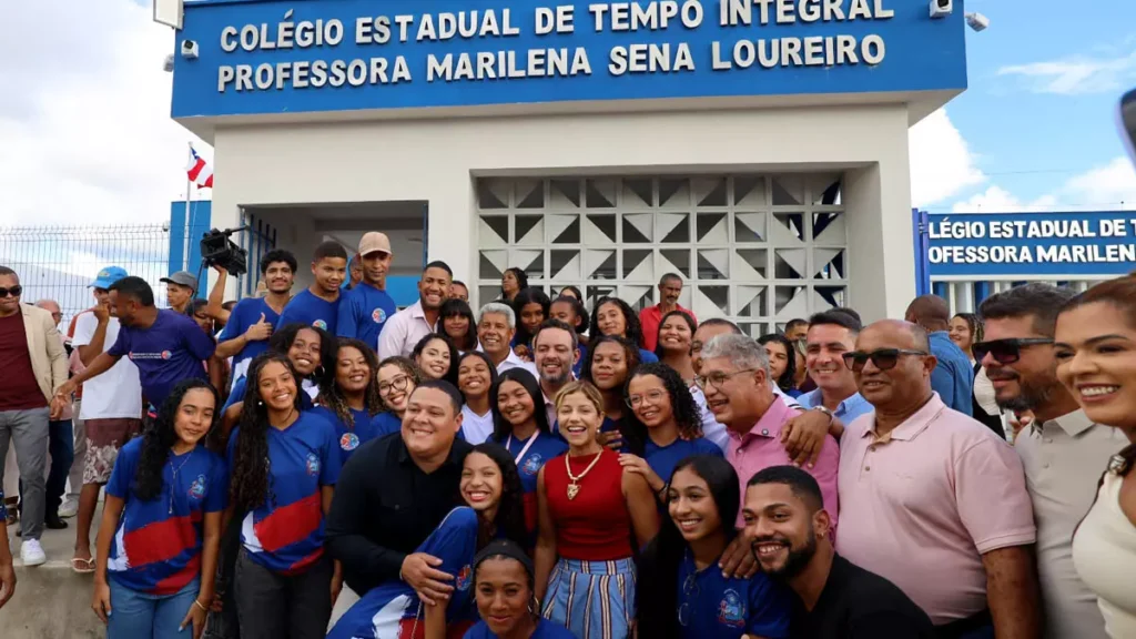 O município de Mascote recebeu, neste sábado (25), um novo colégio estadual de tempo integral no distrito de São João do Paraíso.