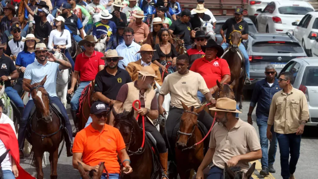 turismo religioso, o município de Milagres, no Vale do Jiquiriçá, recebeu neste domingo (26) a visita do governador Jerônimo Rodrigues.