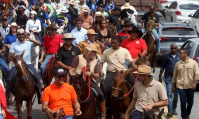 turismo religioso, o município de Milagres, no Vale do Jiquiriçá, recebeu neste domingo (26) a visita do governador Jerônimo Rodrigues.