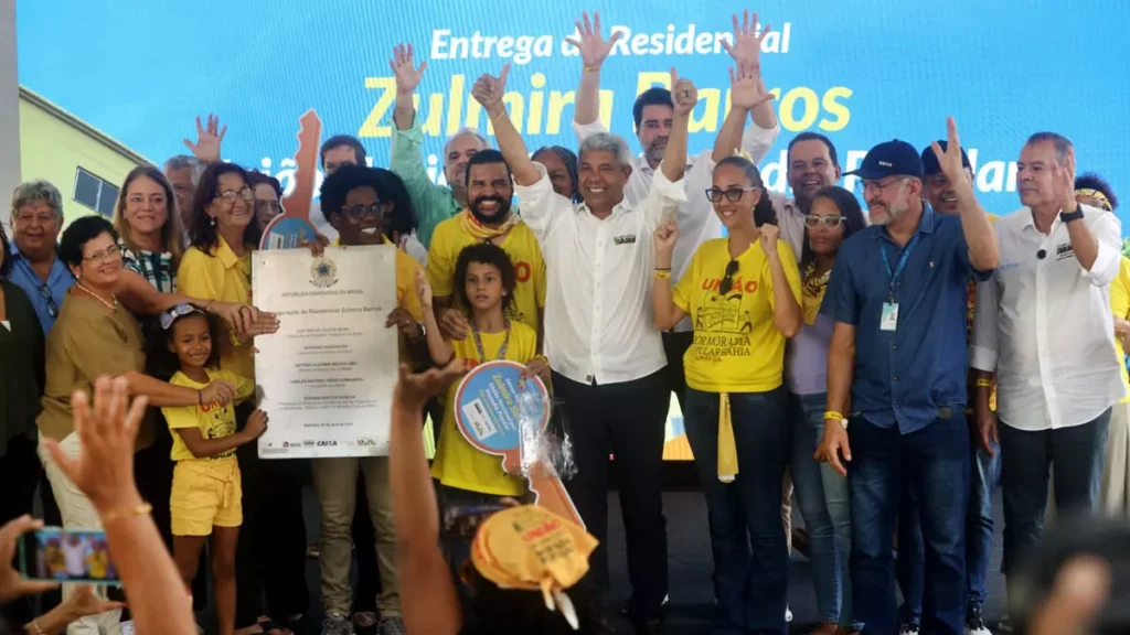 brasileiros e que acaba de se tornar realidade para 300 famílias beneficiadas pelo programa Minha Casa, Minha Vida (MCMV)