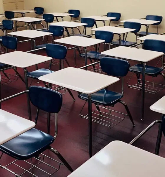 Enquanto o Paraná é apresentado como vitrine da educação pública brasileira — líder no IDEB e campeão em investimentos — uma engrenagem