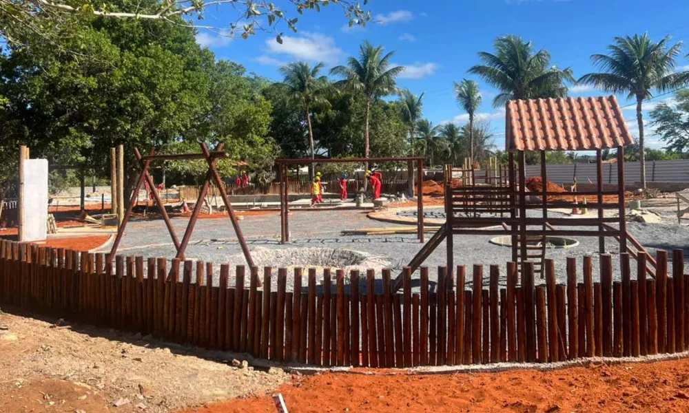 associado à obra de requalificação do Balneário do Tareco, conhecido por suas piscinas naturais de águas límpidas e termais. 