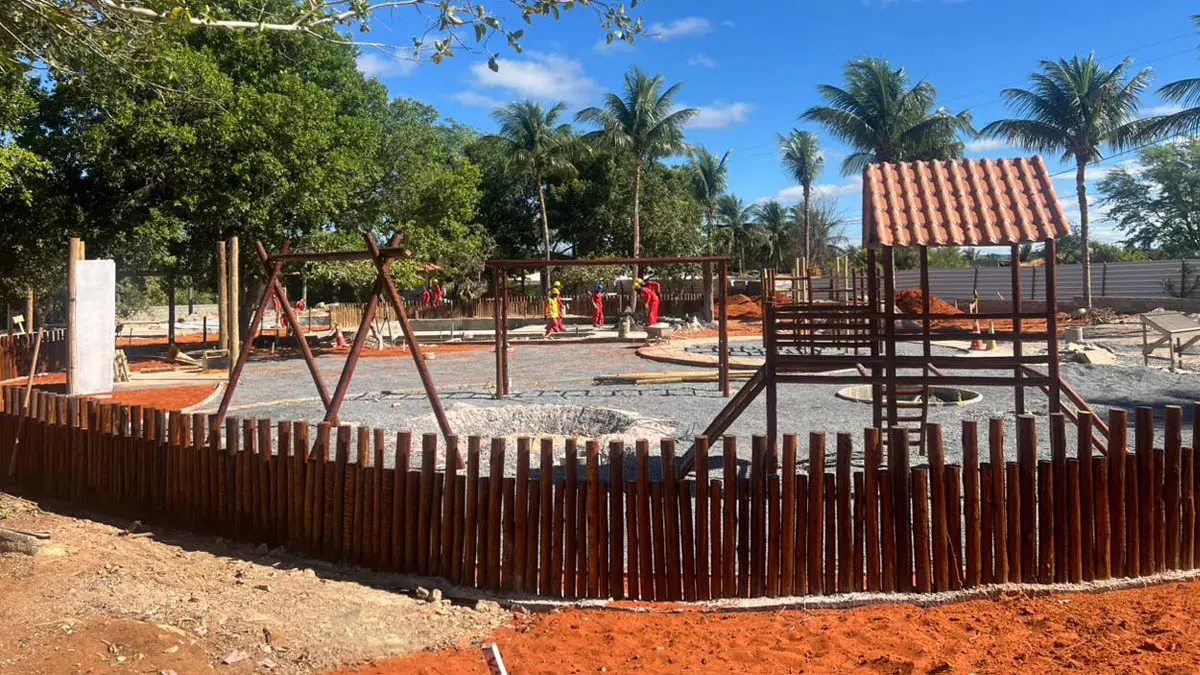 associado à obra de requalificação do Balneário do Tareco, conhecido por suas piscinas naturais de águas límpidas e termais. 