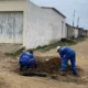 Equipes da Empresa Baiana de Águas e Saneamento (Embasa) retiraram uma ligação fraudulenta na rede distribuidora de água que abastecia