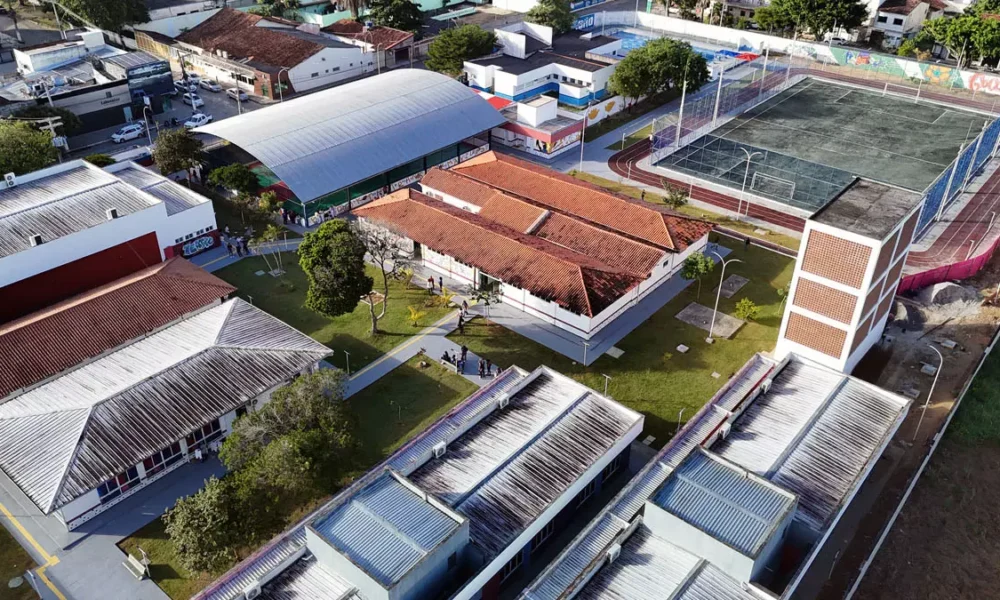 entre os mais de 800 alunos atendidos pelo Complexo Integrado de Educação Básica, Profissional e Tecnológica de Eunápolis,
