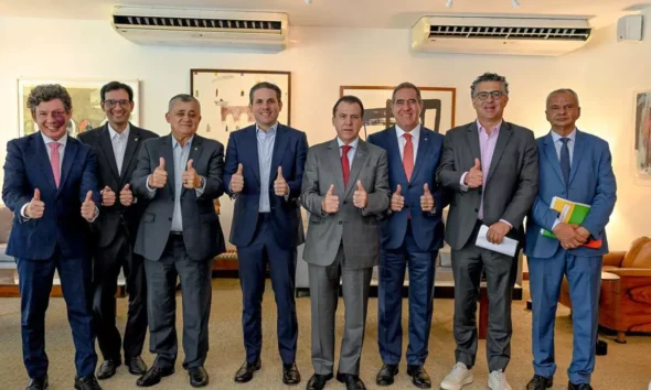 da escala 6x1 deve prever dois dias de descanso remunerado por semana, por meio da escala 5x2, além da redução da jornada semanal